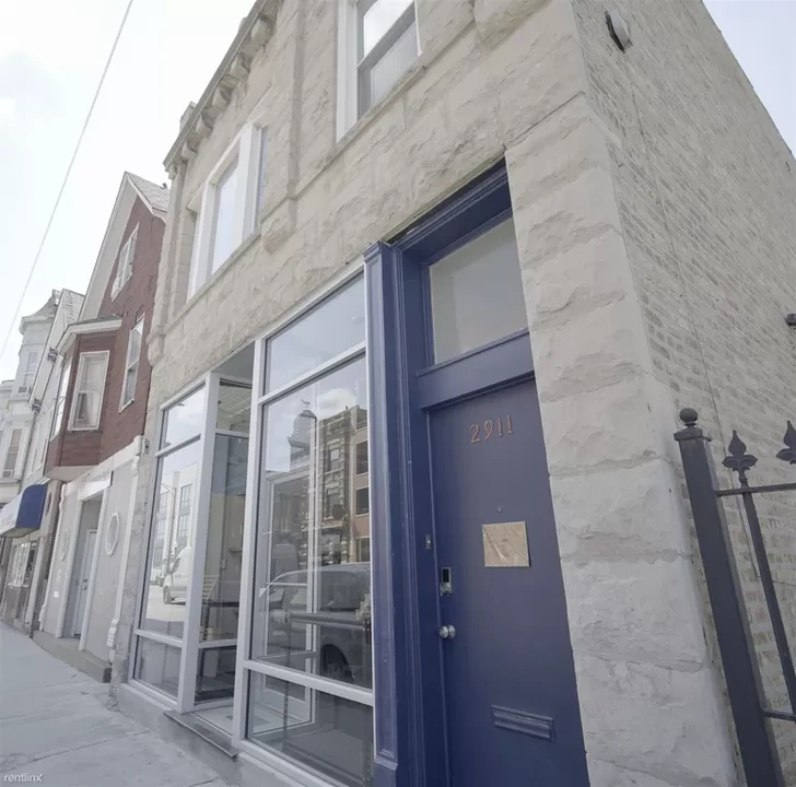 2911 W Belmont Ave, Unit Commercial in Chicago, IL - Foto de edificio