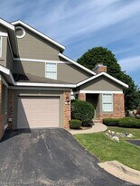 6798 Chimney Sweep Ct in West Bloomfield Township, MI - Building Photo