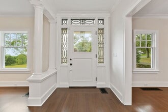 11 Augustus Ln in Greenwich, CT - Building Photo - Building Photo