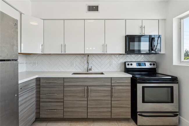 820 83rd St in Miami Beach, FL - Building Photo - Building Photo
