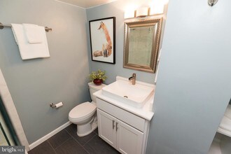 2030 F St NW-Unit -201 in Washington, DC - Foto de edificio - Building Photo