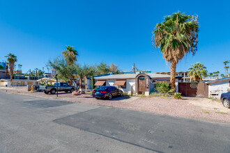 420 E Naples Dr in Las Vegas, NV - Building Photo - Building Photo