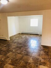 8 Lafayette St, Unit 8 in Rochester, NH - Foto de edificio - Building Photo