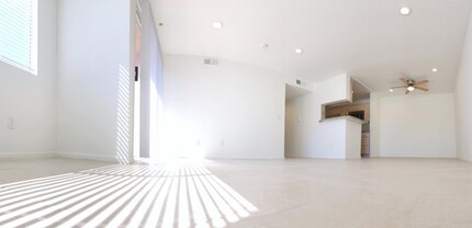 11020 Hesby St in Los Angeles, CA - Building Photo - Building Photo