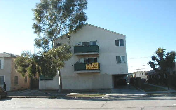 1711 Chestnut Ave in Long Beach, CA - Building Photo