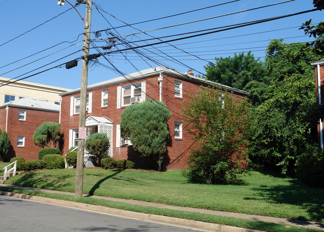 310 Shirley St in Falls Church, VA - Foto de edificio - Building Photo