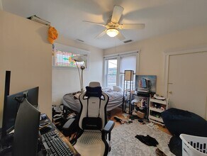 207 Boston Ave, Unit A in Medford, MA - Building Photo - Building Photo