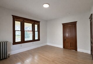 249 Fairfield Ave, Unit 1st Fl in Hartford, CT - Foto de edificio - Building Photo