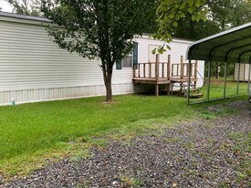 7371 Golden Meadows Rd in Greenwood, LA - Building Photo