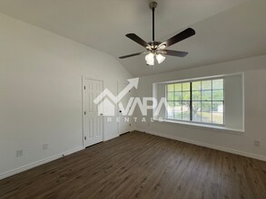 6402 Gray Ridge in San Antonio, TX - Building Photo - Building Photo