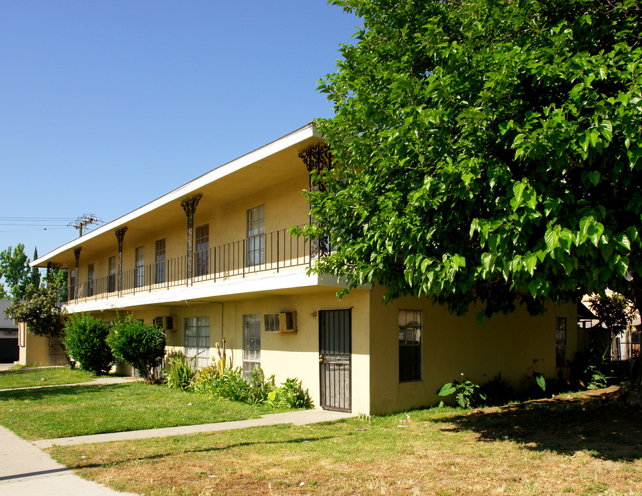 949 N Vineyard Ave in Ontario, CA - Building Photo