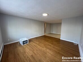 109 Babcock St, Unit 222-1D in Brookline, MA - Foto de edificio - Building Photo