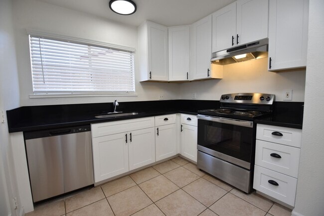 4003-4003 Westporter Dr in Sacramento, CA - Building Photo - Building Photo
