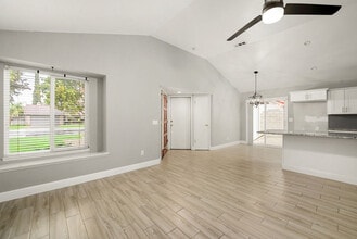 4713 Tobin Rd in Bakersfield, CA - Foto de edificio - Building Photo