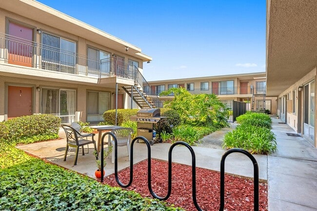 7414 Mesa College Dr in San Diego, CA - Building Photo - Building Photo