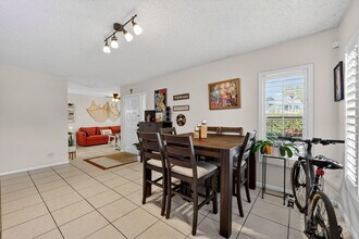 950 S Kanner Hwy in Stuart, FL - Foto de edificio - Building Photo