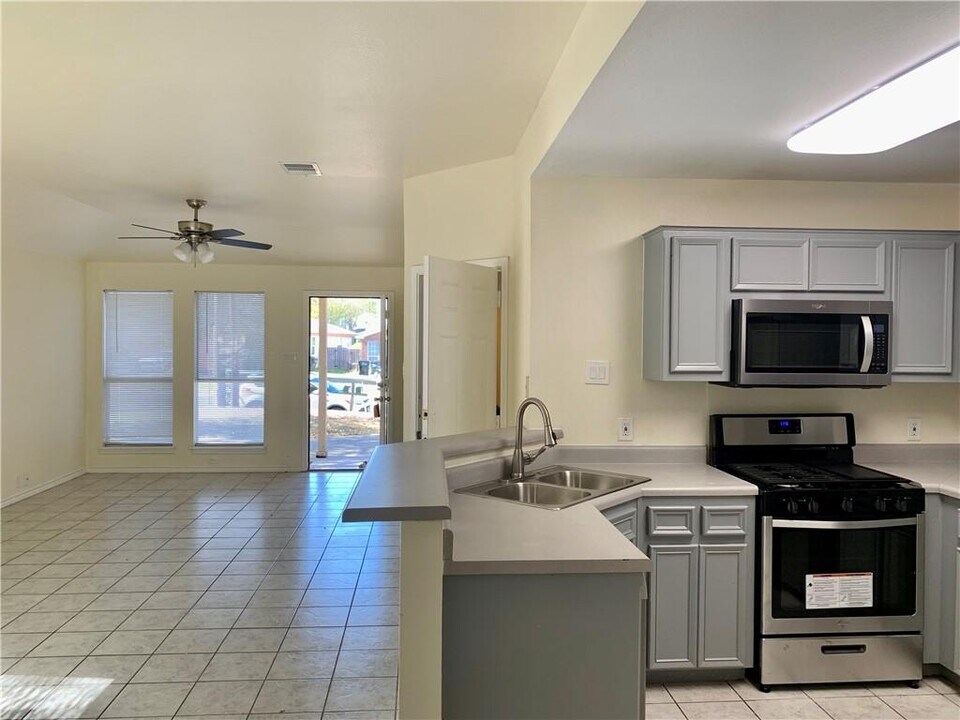 206 Tamara Dr in Georgetown, TX - Building Photo