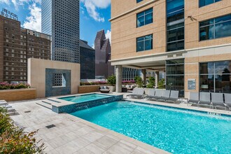 Aris Market Square in Houston, TX - Foto de edificio - Building Photo