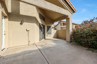 7701 S Bonarden Ln in Tempe, AZ - Foto de edificio - Building Photo