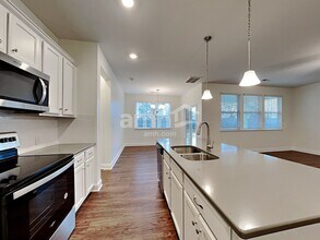 131 Hazel Pk Dr in Mooresville, NC - Foto de edificio - Building Photo