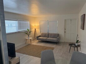 1638 Plunkett St in Hollywood, FL - Building Photo