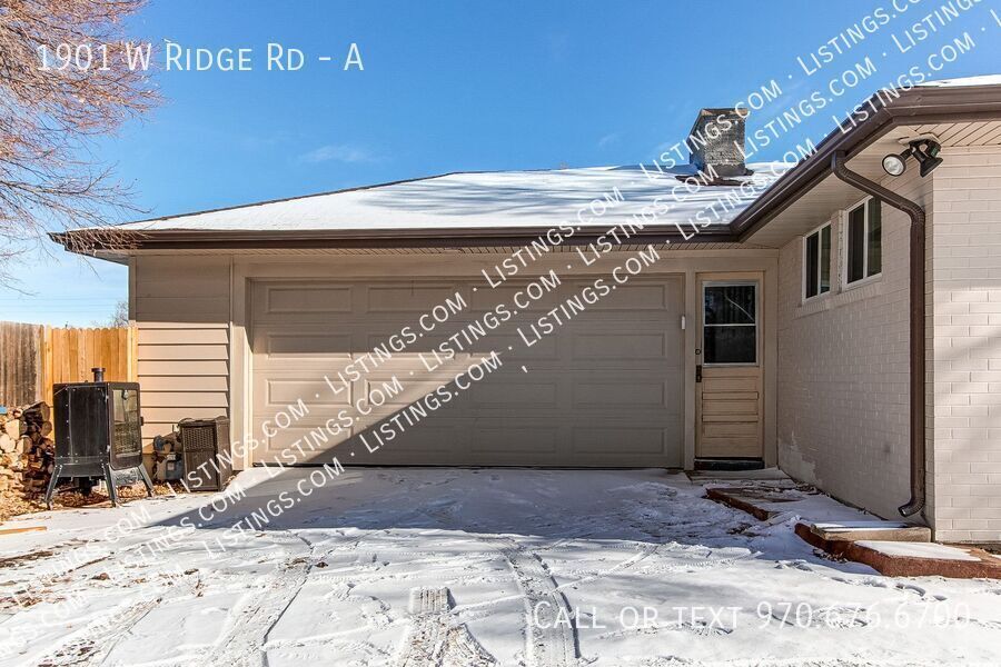 1901 W Ridge Rd in Littleton, CO - Building Photo