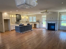 800 Davis Ln in Lenoir City, TN - Building Photo