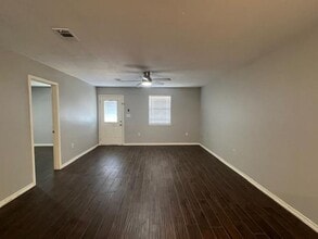 110 Avenue E. in Moody, TX - Building Photo - Building Photo