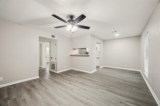 910 7th Ave N in Texas City, TX - Building Photo - Building Photo