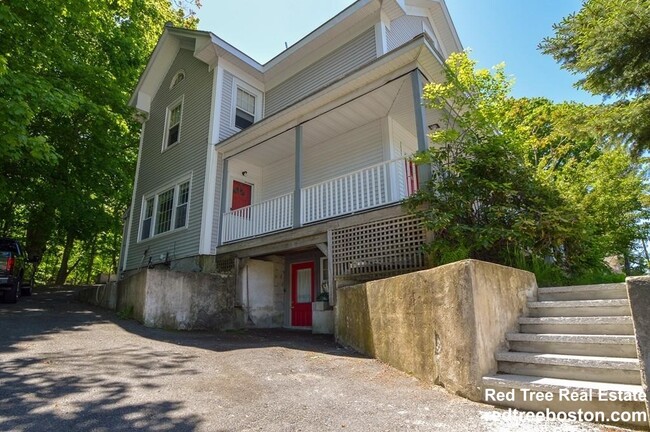 2 Lexington St, Unit 2 in Woburn, MA - Foto de edificio - Building Photo