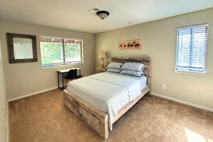 36 Fairway Ln in Peachtree City, GA - Building Photo