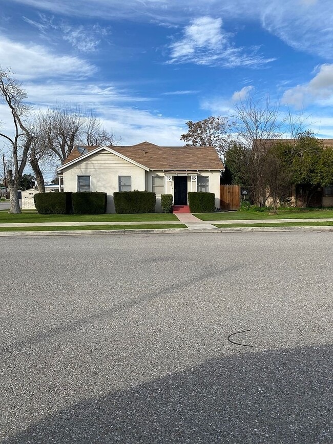 400 Jefferson St in Bakersfield, CA - Building Photo - Building Photo