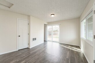300 SE 100th Ave in Vancouver, WA - Building Photo - Building Photo