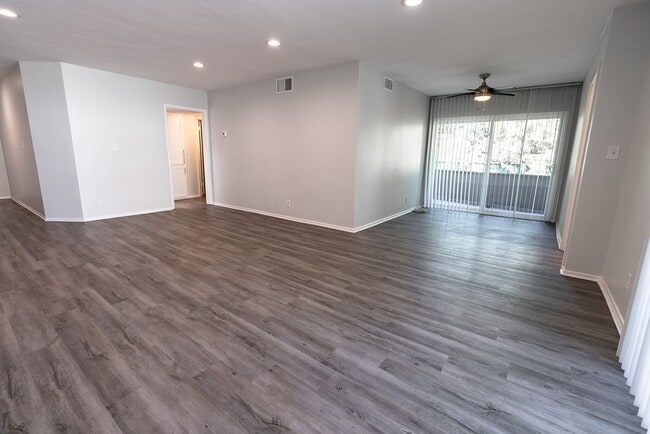 5302c in Agoura Hills, CA - Building Photo - Interior Photo