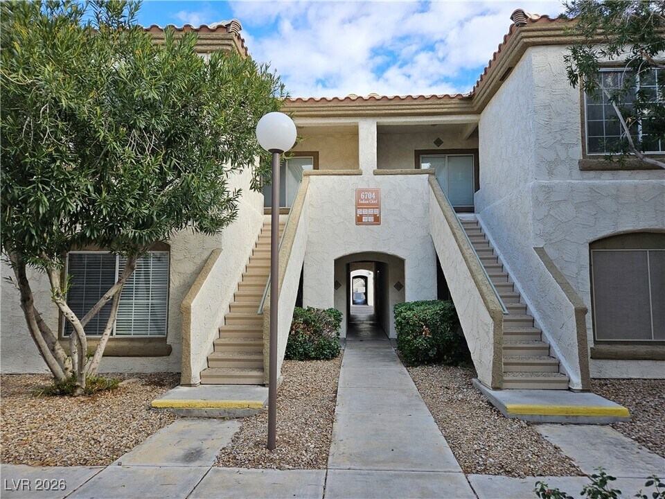 6704 Indian Chief Dr in Las Vegas, NV - Building Photo