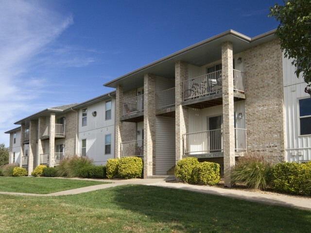 Lakewood Village in Springfield, MO - Building Photo - Building Photo