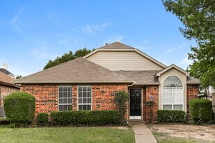 4326 Walsh Ln in Grand Prairie, TX - Building Photo