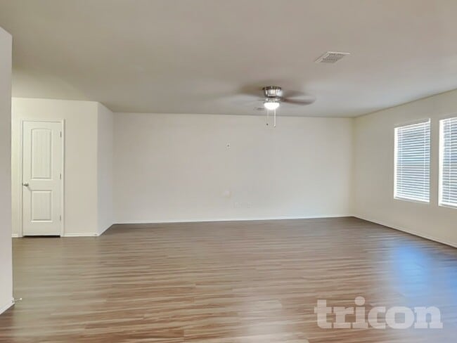 5632 McClelland St in Heath, TX - Foto de edificio - Building Photo