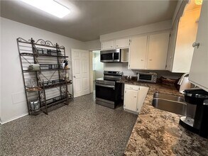 2063 34th Ave in Vero Beach, FL - Foto de edificio - Building Photo