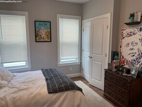 38 Crescent Ave, Unit 3 in Boston, MA - Foto de edificio - Building Photo