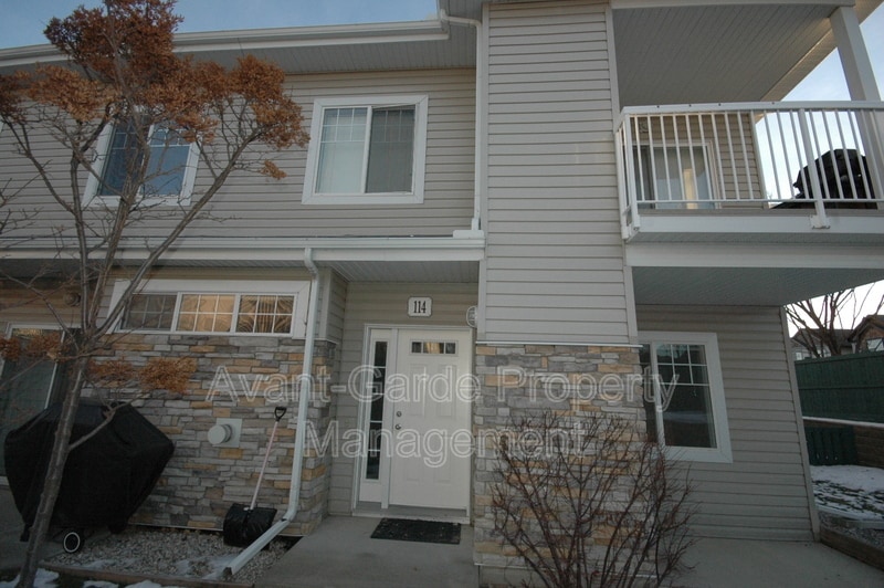 420 Cranberry Way in Sherwood Park, AB - Building Photo