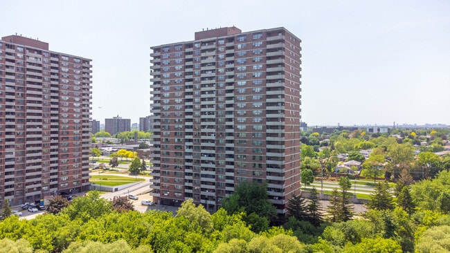 Humberview I & II in Toronto, ON - Building Photo - Building Photo