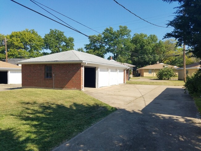 5825 Sunshine Dr, Unit Unit 1E in St. Louis, MO - Building Photo - Building Photo