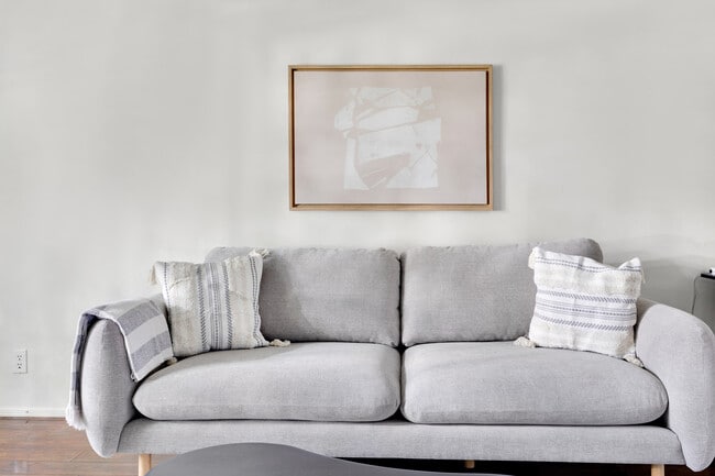 135 S Reeves Dr in Beverly Hills, CA - Building Photo - Building Photo