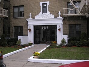 Modern Kit/Bath, Heat/HW included, Profess in Elizabeth, NJ - Foto de edificio - Building Photo