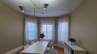 49 Temple St, Unit 1 in Somerville, MA - Foto de edificio - Building Photo