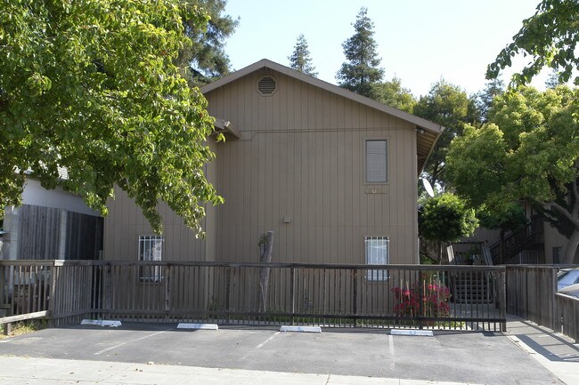2002-2006 E 23rd St in Oakland, CA - Foto de edificio - Building Photo