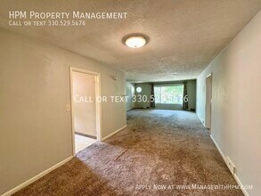 1803 Tanglewood Dr in Akron, OH - Building Photo - Building Photo