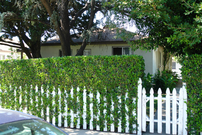 665-671 Ivy St in Glendale, CA - Foto de edificio - Building Photo