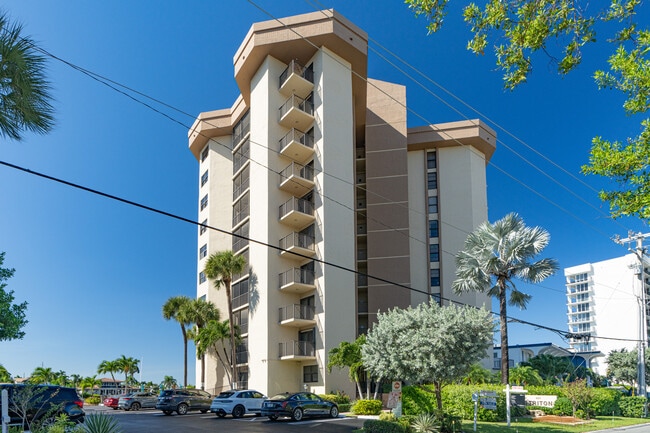 The Triton in Pompano Beach, FL - Building Photo - Building Photo